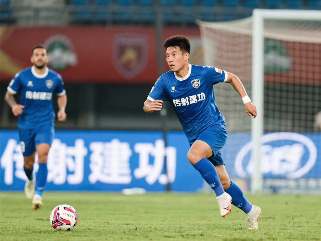 长春亚泰敲定意甲中场新援，再次掀起中超引援波澜.