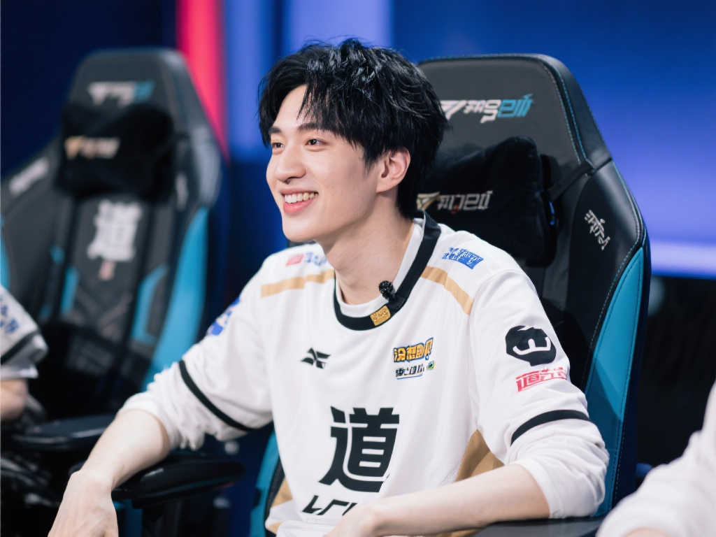 姆巴佩皇马生涯首个帽子戏法，皇马3-0胜巴拉多利德.