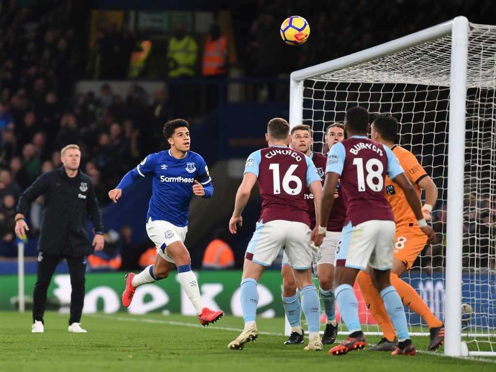 他便率先打 他便率先打